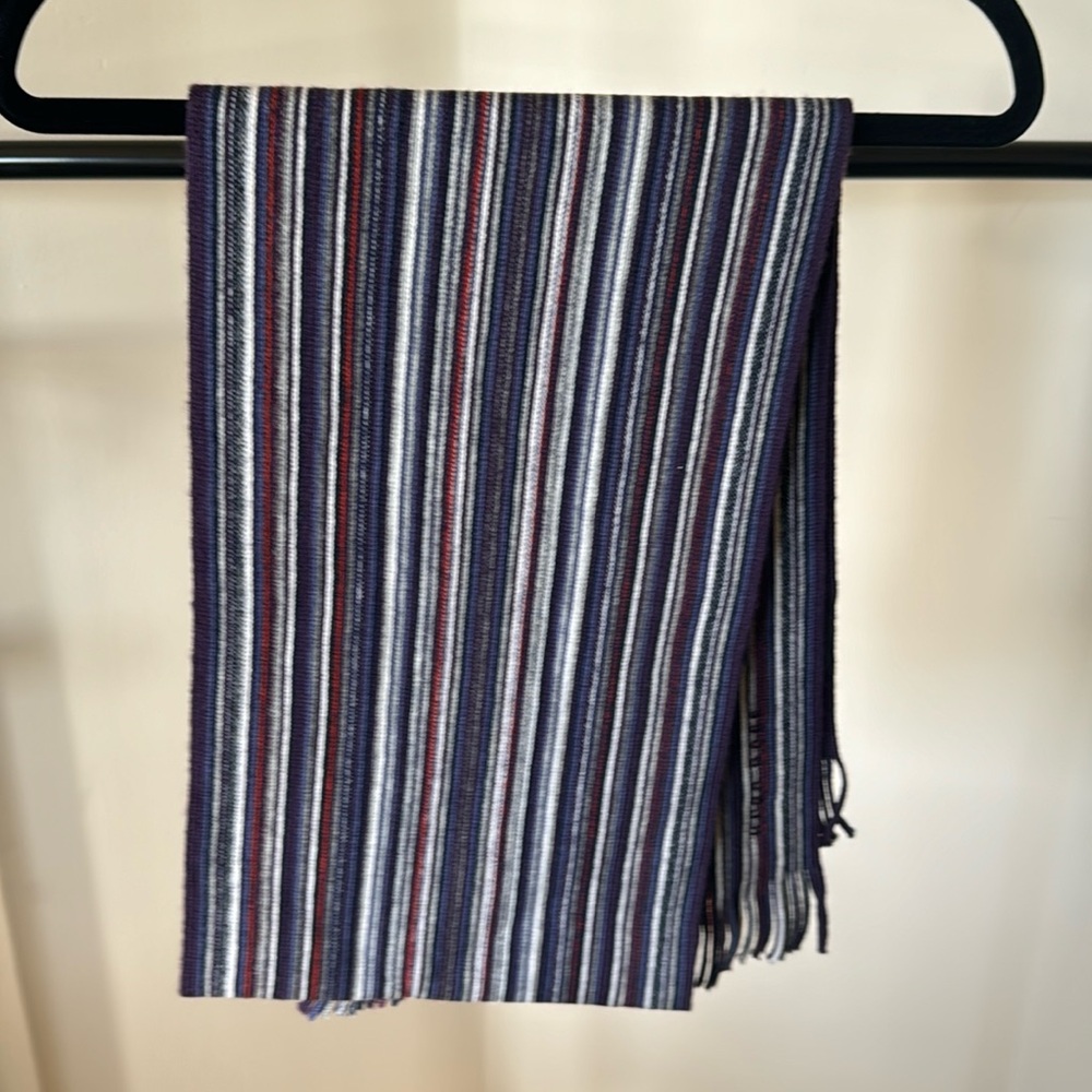 ❌Sold❌PRICE DROP Hugo Boss scarf